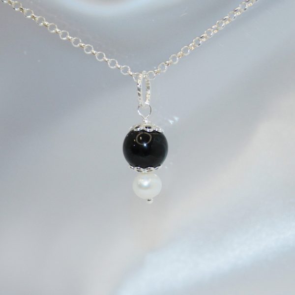 Collana ; Black and White